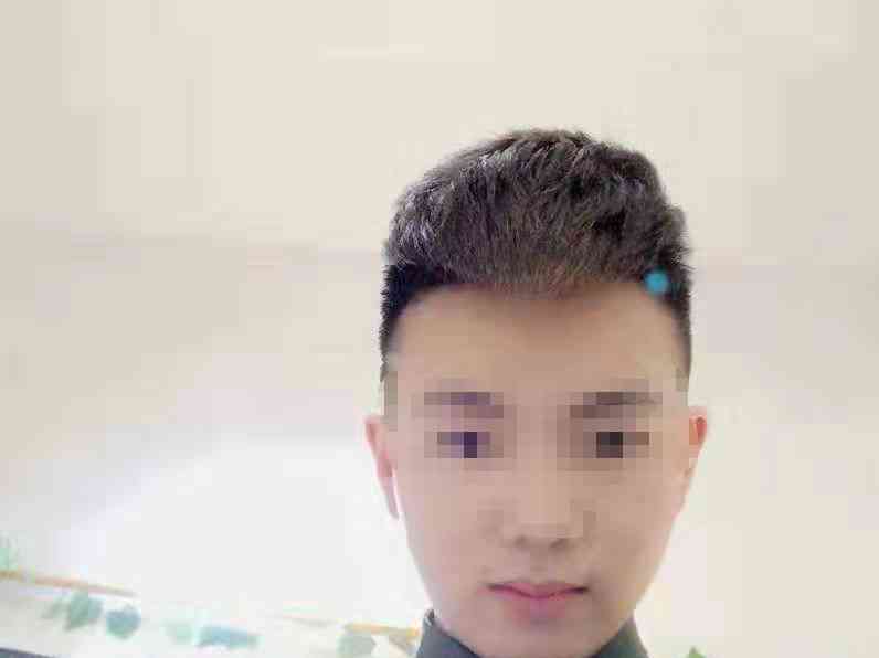  震撼人心！《孤注一掷》真实原型母亲在儿子墓前深情告白