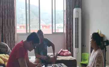  震撼人心！《孤注一掷》真实原型母亲在儿子墓前深情告白