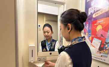 中国铁路“00后”列车员：与时代同行，为旅客安心服务