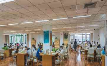  上海图书馆考虑设立“无音区”以满足安静阅读需求