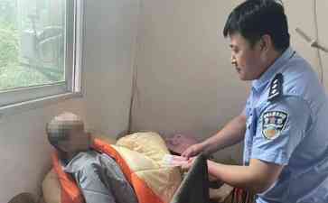  六年三进宫男子再抢夺,被警方迅速拘留