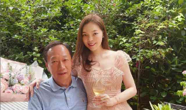  郭台铭妻子登记参选，传奇舞者的奢华包被曝光