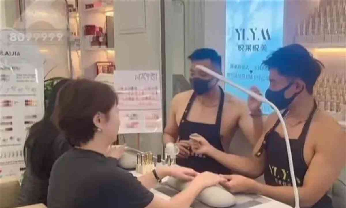 昆明美甲店男性"真空上阵"引发争议
