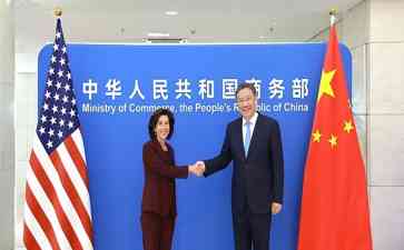  商务部部长王文涛与美国商务部长雷蒙多举行会谈，就中美经贸关系进行沟通