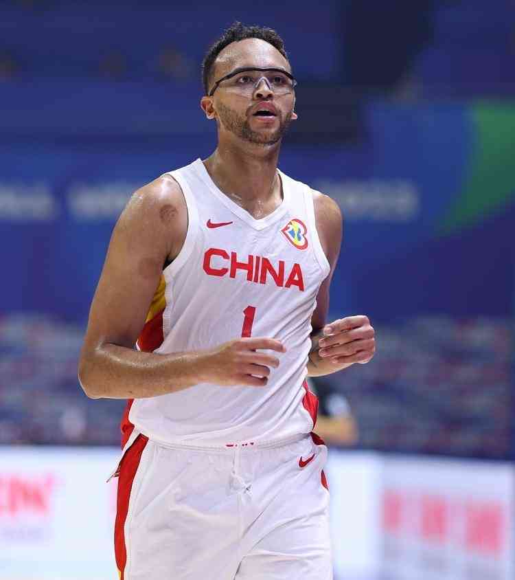 曝光最新热点事件 杨毅：李凯尔得了22分打得不错了