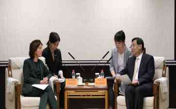  中美加强人文交流，推动中美关系发展