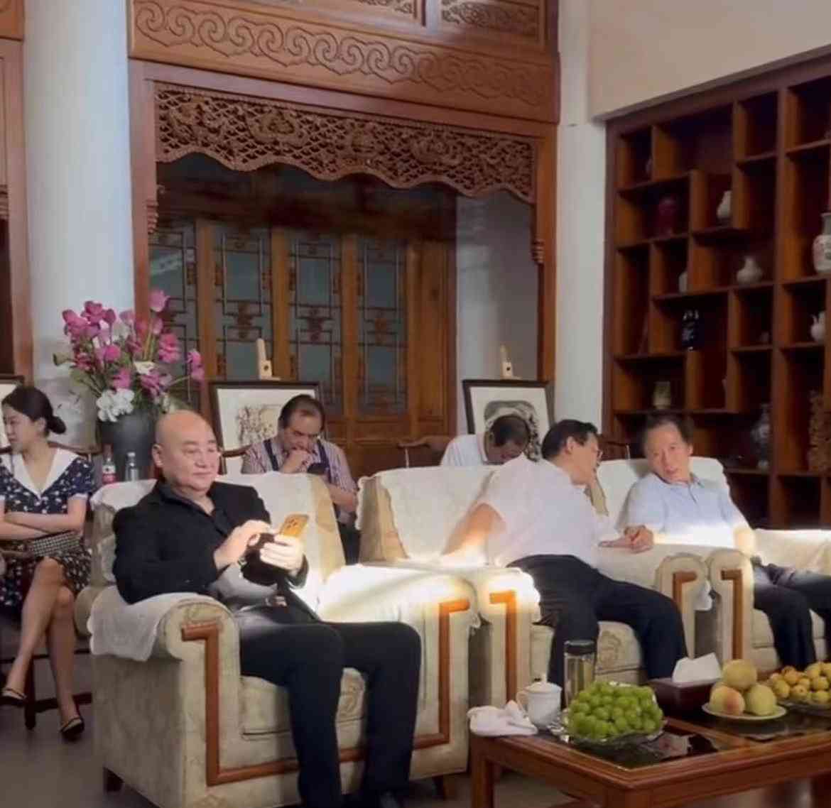 揭秘最近发生的事件 迟重瑞妻子办晚宴 张纪中出席