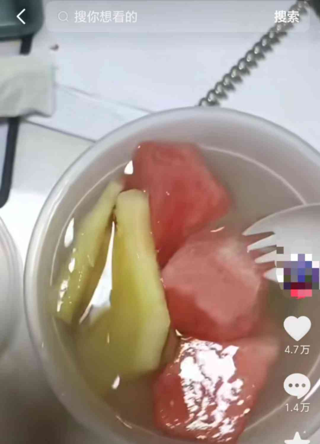 沪上阿姨“大桶水果爆爽椰”引发争议，消费者称“没有椰子味”