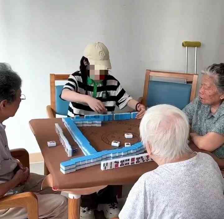  南京年轻人倪小姐体验养老院生活，引发网友热议