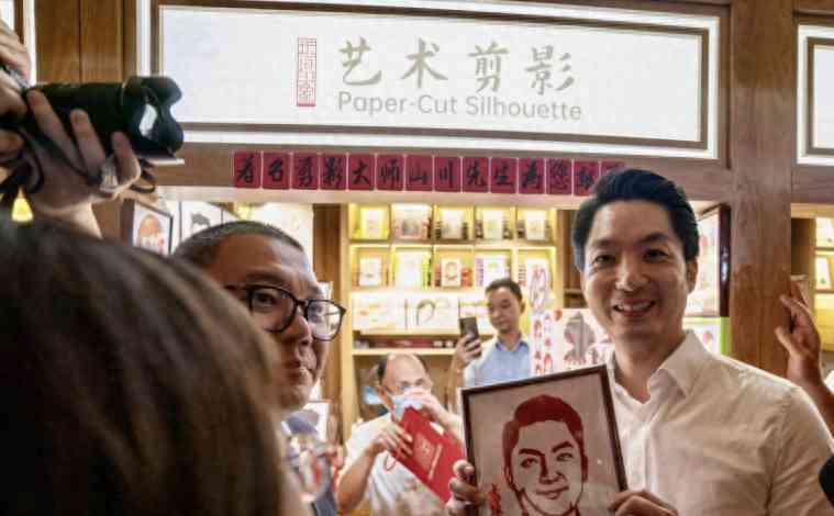 新上榜焦点新闻:蒋万安在上海逛夜市尝小吃