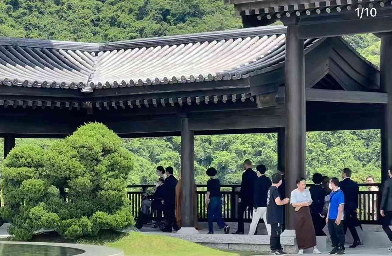 最新焦点事件曝光:网友偶遇李嘉诚到寺庙拜佛