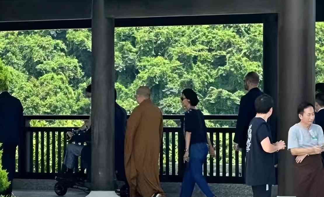 最新焦点事件曝光:网友偶遇李嘉诚到寺庙拜佛