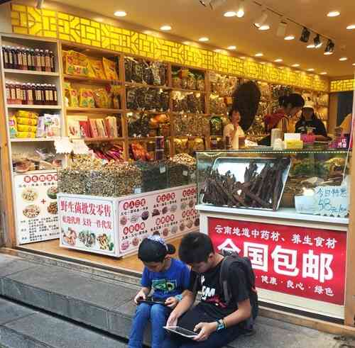  中青年学生迷恋网络游戏，教育部门呼吁家长引导