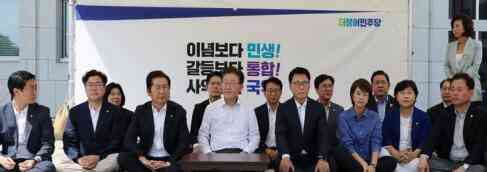  韩国最大在野党党首李在明无限期绝食静坐，抗议“破坏民主暴政”