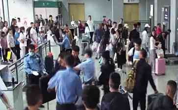 最新消息曝光：无票旅客强行进站持刀伤人被制服