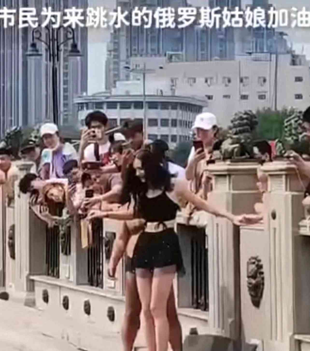 最新焦点新闻：俄罗斯姑娘加入大爷们的跳水大军