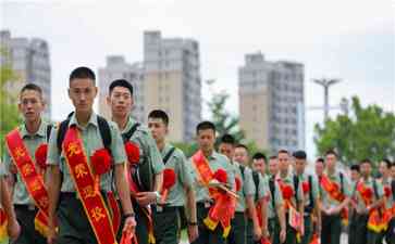 武警福建总队三明支队举行军人退役仪式，退伍老兵感慨依依难舍战友情