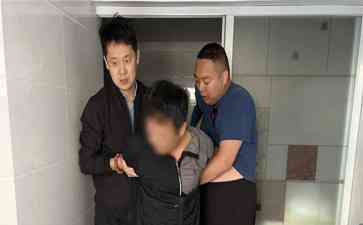 最新爆炸性新闻：民警勇擒杀人嫌犯被刺 距动脉仅2cm