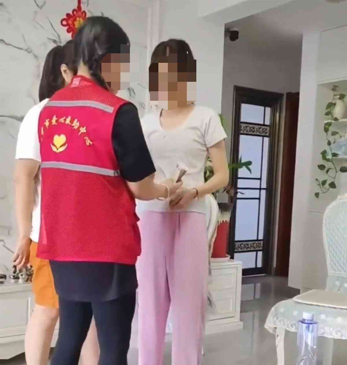 最热焦点事件。受资助女孩家里装修豪华？当地回应