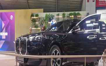  宝马7系防弹版车型抢眼亮相慕尼黑车展