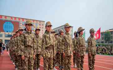  北大新世纪邹城实验学校国防教育军事训练营成功闭营