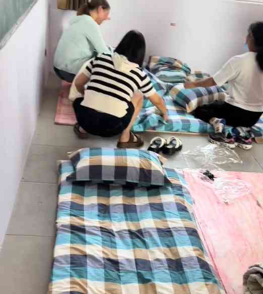  河南卫辉市实验小学学生地铺之争