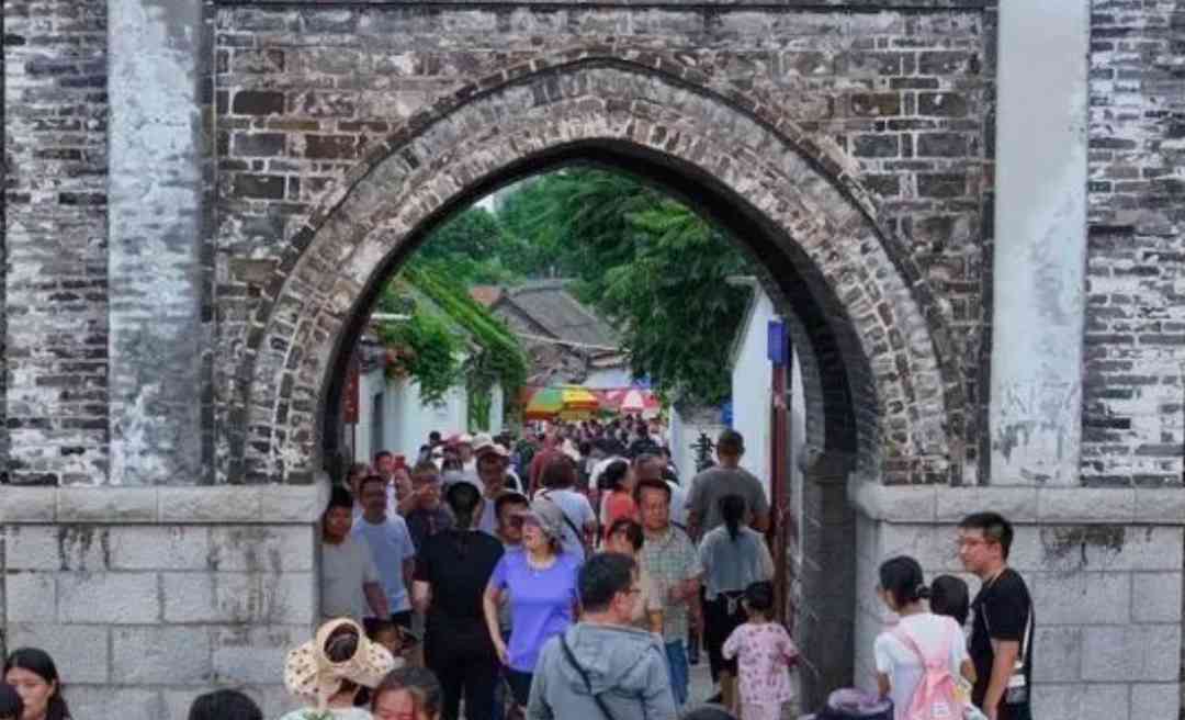 刀郎新专辑《山歌寥哉》引热议，歌曲《罗刹海市》引解读争议