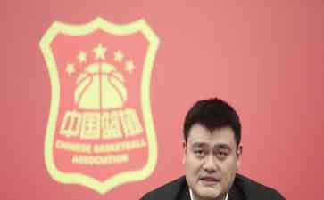 最新事件曝光。记者：篮协是周琦转会闹剧始作俑者
