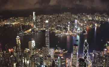 潮湿闷热的香港父子北上深圳放松，夜市美食成为畅销产品