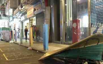 潮湿闷热的香港父子北上深圳放松,夜市美食成为畅销产品