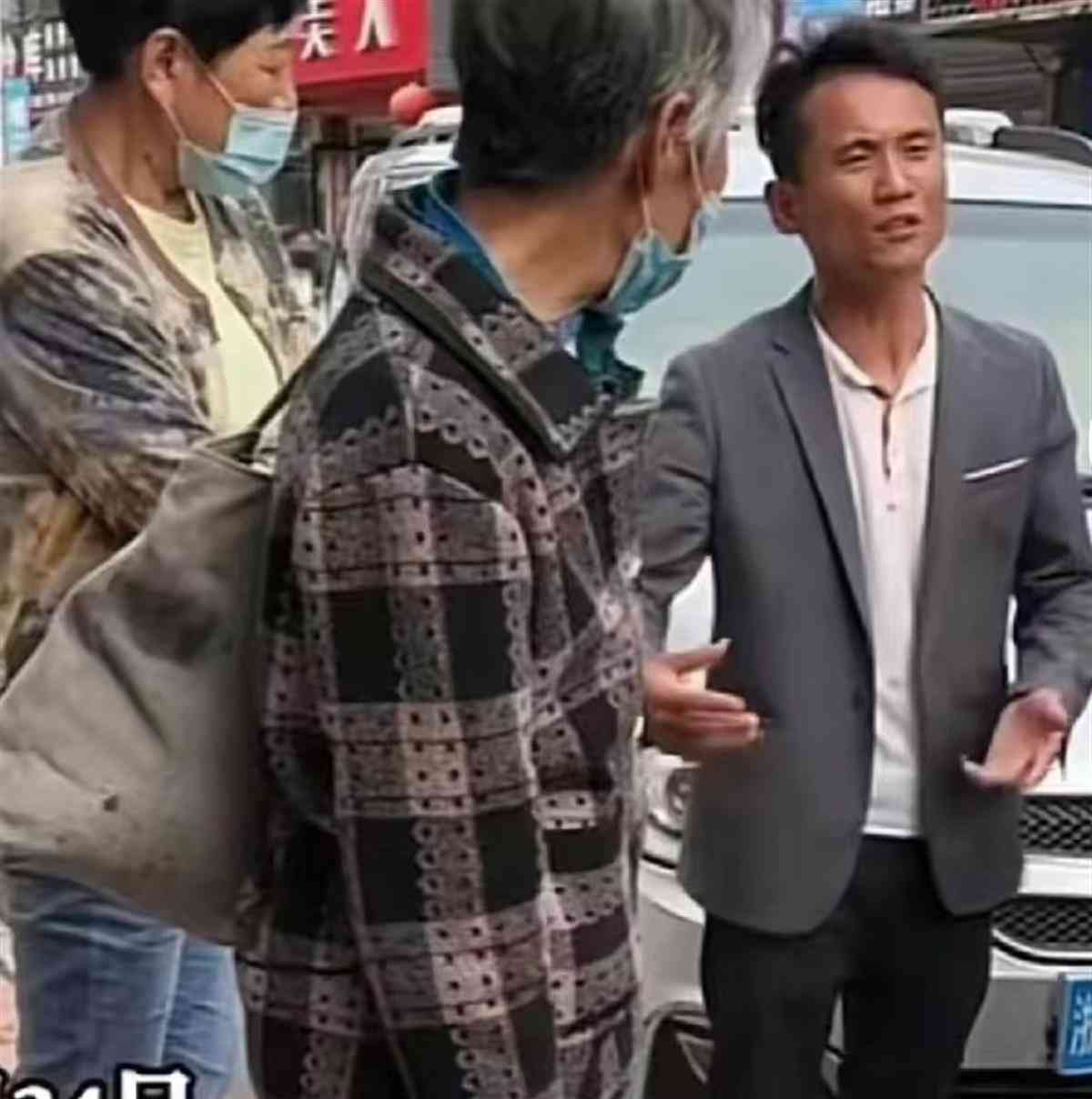  网红主播秀才账号被封禁，涉嫌诱导打赏和偷税漏税