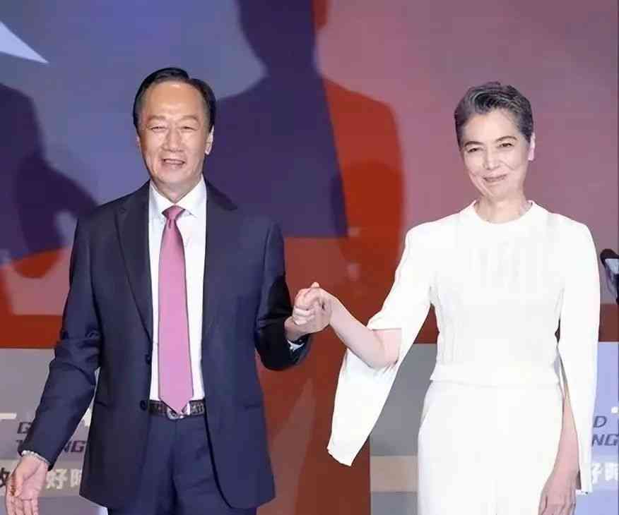  郭台铭携赖佩霞冲刺选举，将放弃美国籍