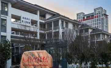  南京邮电大学通达学院禁止进教室吃早餐，校园新风掀起“文明狂潮”