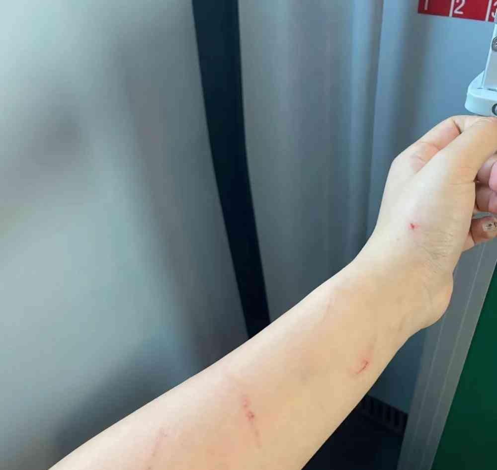 高铁内座位争夺引发的“霸座风波”