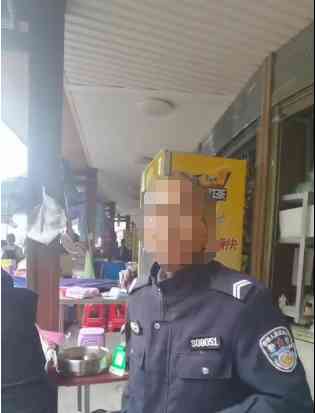 游客天门山争执事件：新闻中的"警花"和"骗花"惊现
