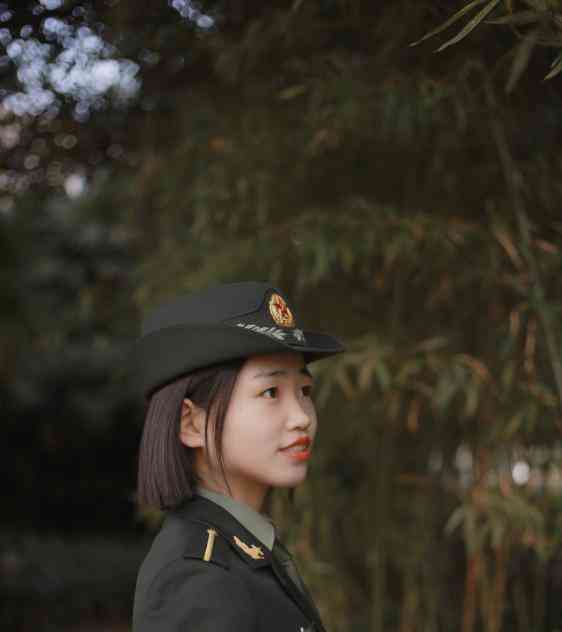  一往无前，女兵砥砺前行！