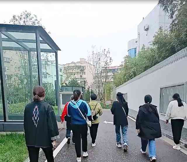  惨遭裁员 拖欠工资 合理维权 幼儿园老师身陷困境