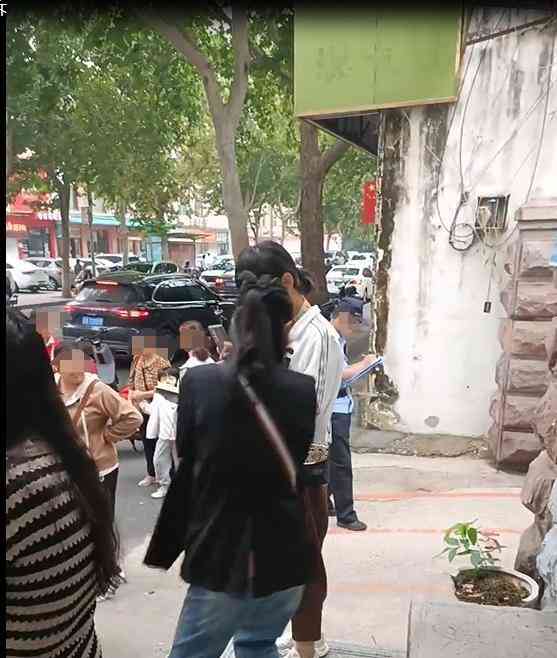  惨遭裁员 拖欠工资 合理维权 幼儿园老师身陷困境
