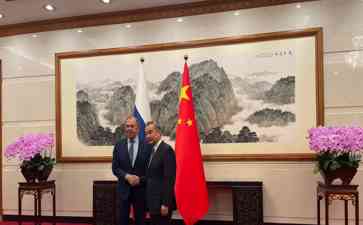  看中俄“一带一路”合作，中国外交部长与俄罗斯外长会面