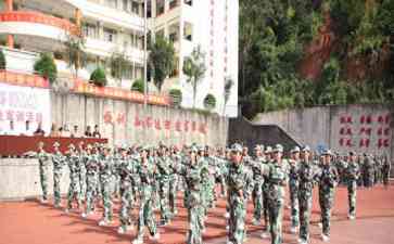  广西藤县第一中学举行军训结营仪式 青少年校园力挽狂澜