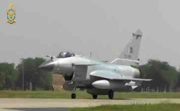  亚洲空战震撼开打！14国空军参演，战斗机“追赶”空中加油机