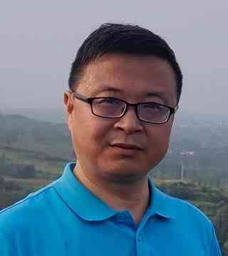 兵转教师的规定进行一些解读。这一规定在过去已经有一些高校试水过，但今年又引发了广泛的讨论和争议。我们来回顾一下这背后的原