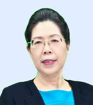 兵转教师的规定进行一些解读。这一规定在过去已经有一些高校试水过，但今年又引发了广泛的讨论和争议。我们来回顾一下这背后的原