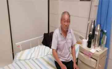  外地小伙脑出血紧急手术，医院触碰到父子的感人一幕！