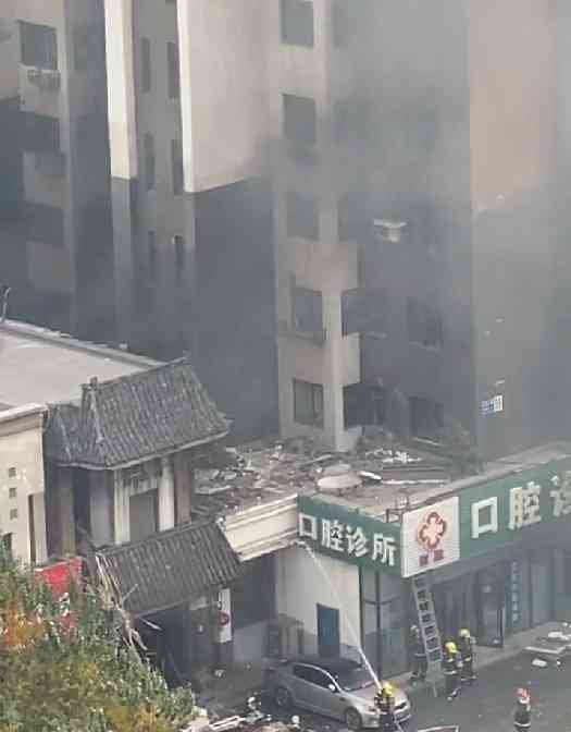 火光中的理疗店，险情已过