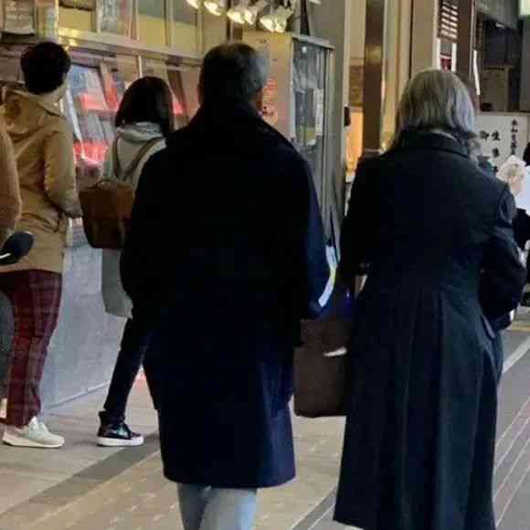  村上春树获诺贝尔奖，妻子阳子夺人头彩！