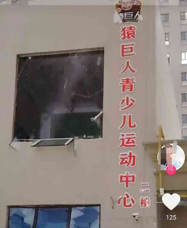  桦南体育馆坍塌，惊险救援现场曝光