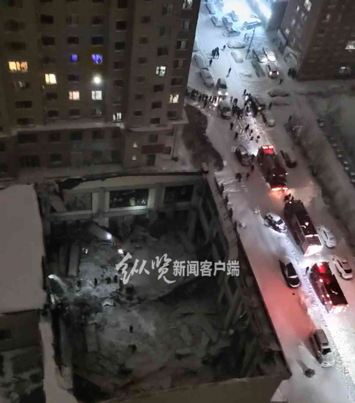  黑龙江佳木斯市悦城体育馆部分坍塌，3人被困