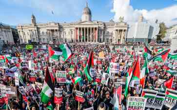  英国内政大臣煽动性文章引发政界风波，多党派要求解职