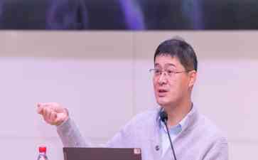 罗翔走进高校掀起“网红教授”热潮！